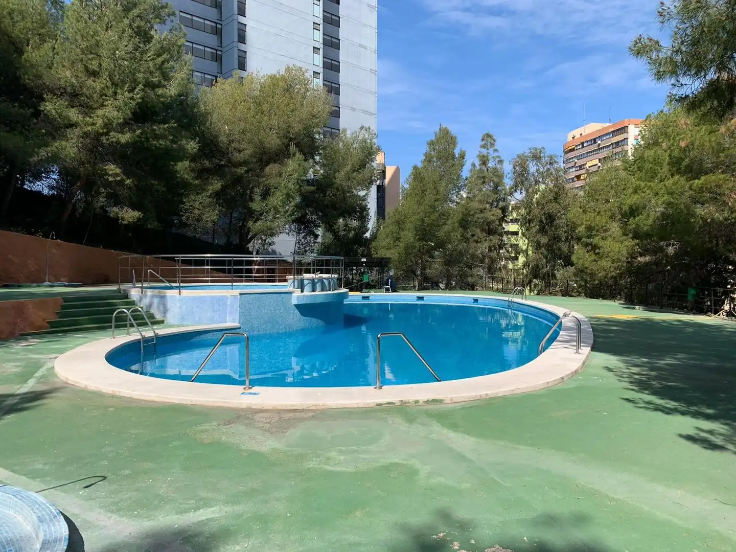 Piscina de Piso en venta en Benidorm con Aire acondicionado, Calefacción y Jardín privado