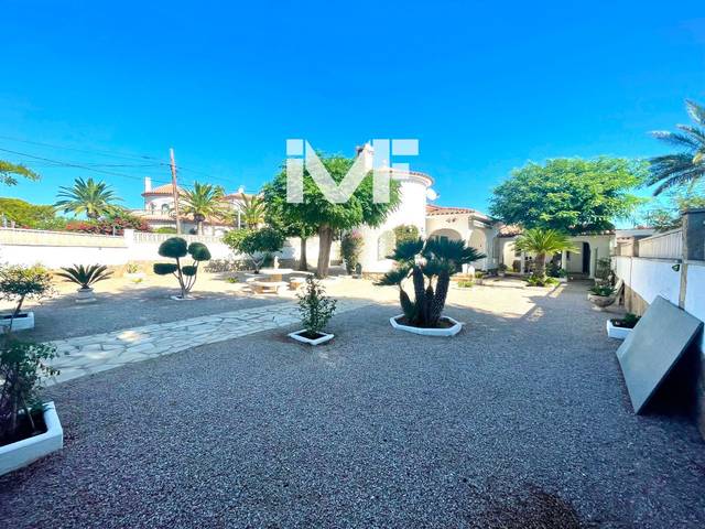 Casa-chalet en Venta en Centre