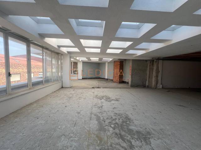 Local comercial en Alquiler en Pi y Margall en Berbés - Peritos