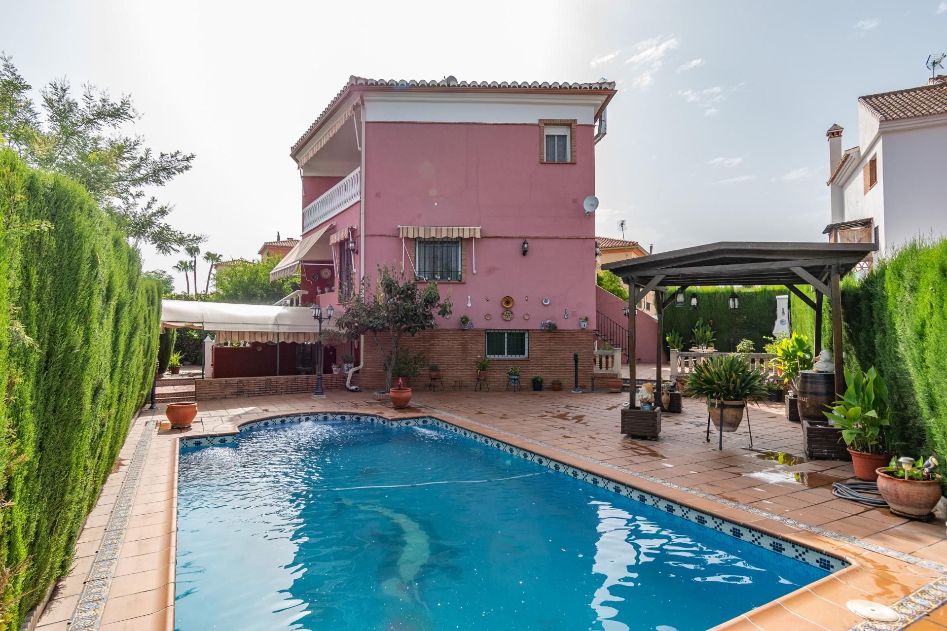 Piscina de Casa o xalet en venda en Cúllar Vega amb Aire condicionat, Calefacció i Jardí privat