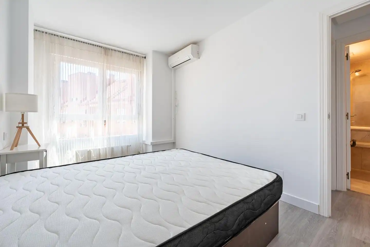 Bedroom of Attic for rent in Madrid  with Air Conditioner, Heating and Parquet flooring