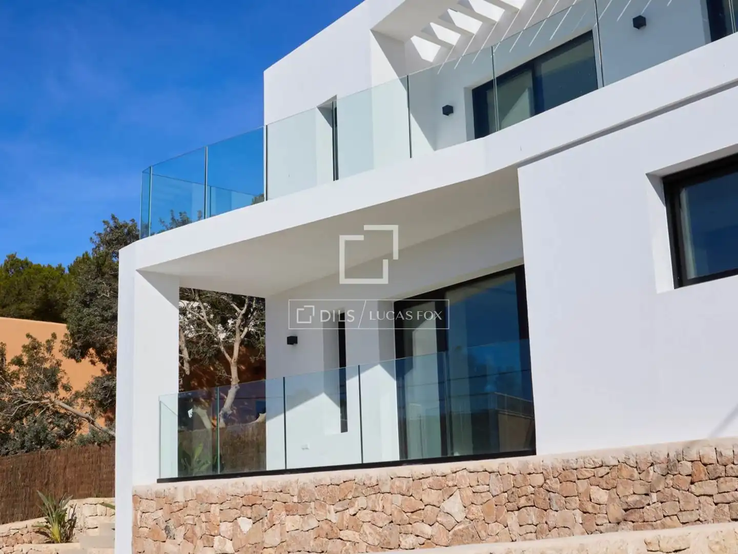 Vista exterior de Casa o xalet en venda en Santa Eulària des Riu amb Aire condicionat, Piscina i Balcó