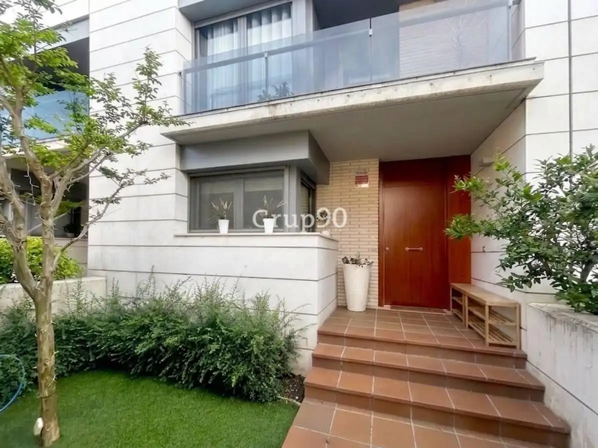 Vista exterior de Casa adosada en venta en Lleida con Aire acondicionado, Calefacción y Jardín privado