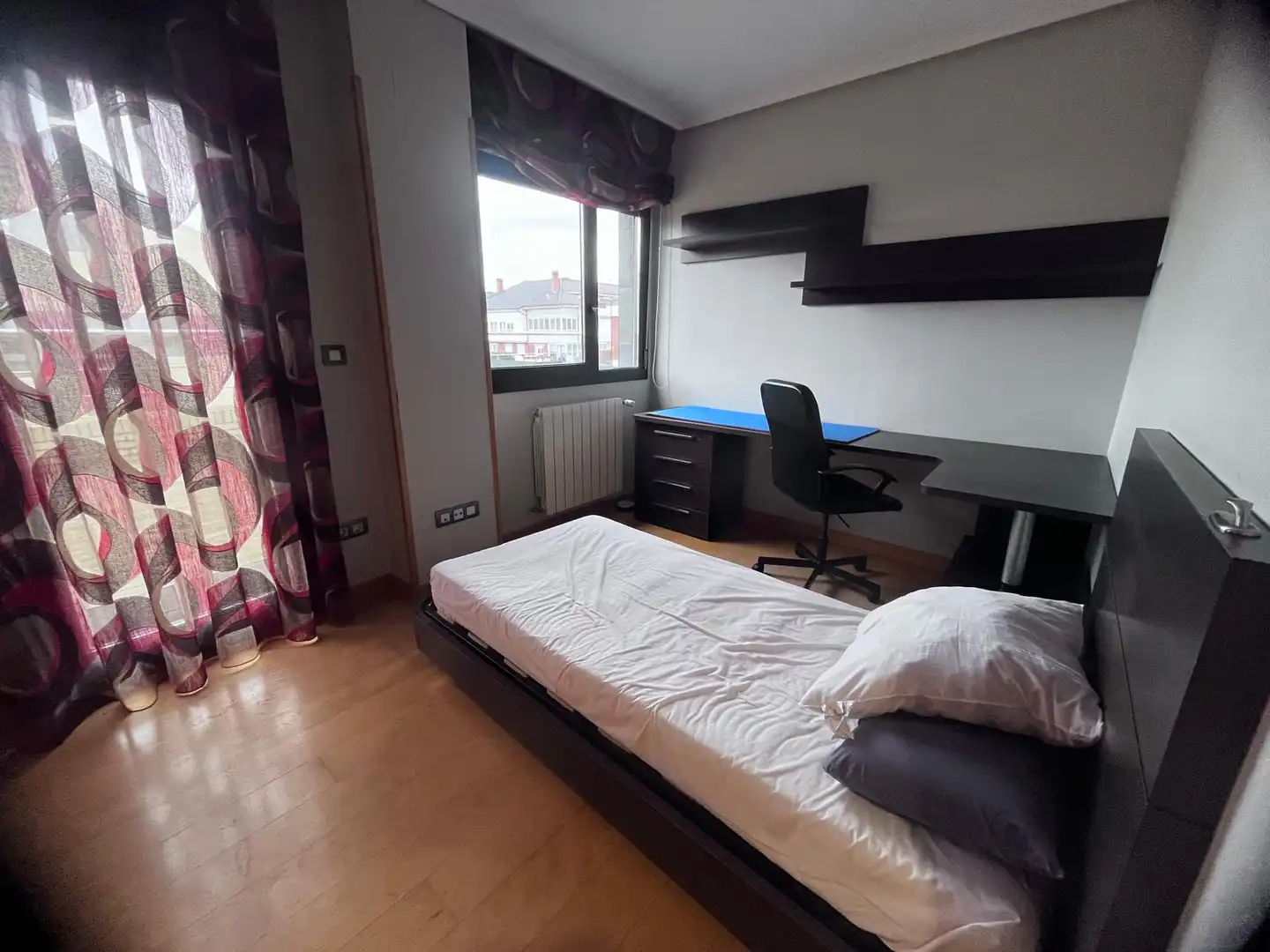 Bedroom of Houses for sale in Burgos  with Heating, Private garden and Furnished