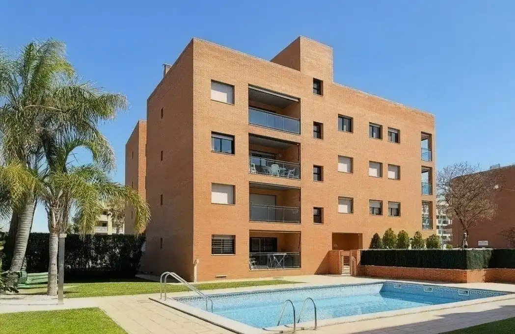 Außenansicht von Wohnungen zum Verkauf in Cambrils mit Klimaanlage, Heizung und Terrasse