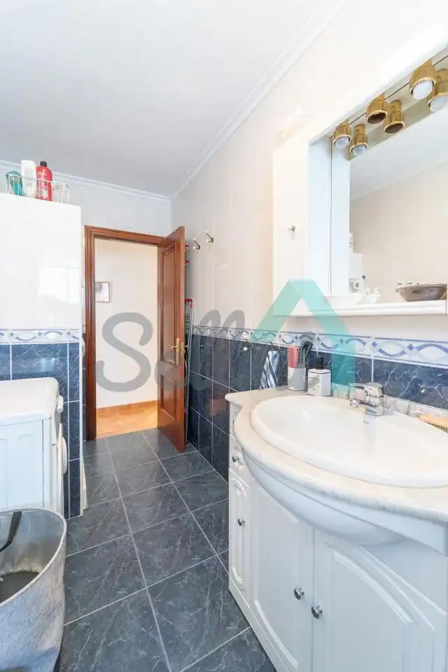 Bathroom of Ground floor for sale in Tapia de Casariego  with Heating, Parquet flooring and Terrace