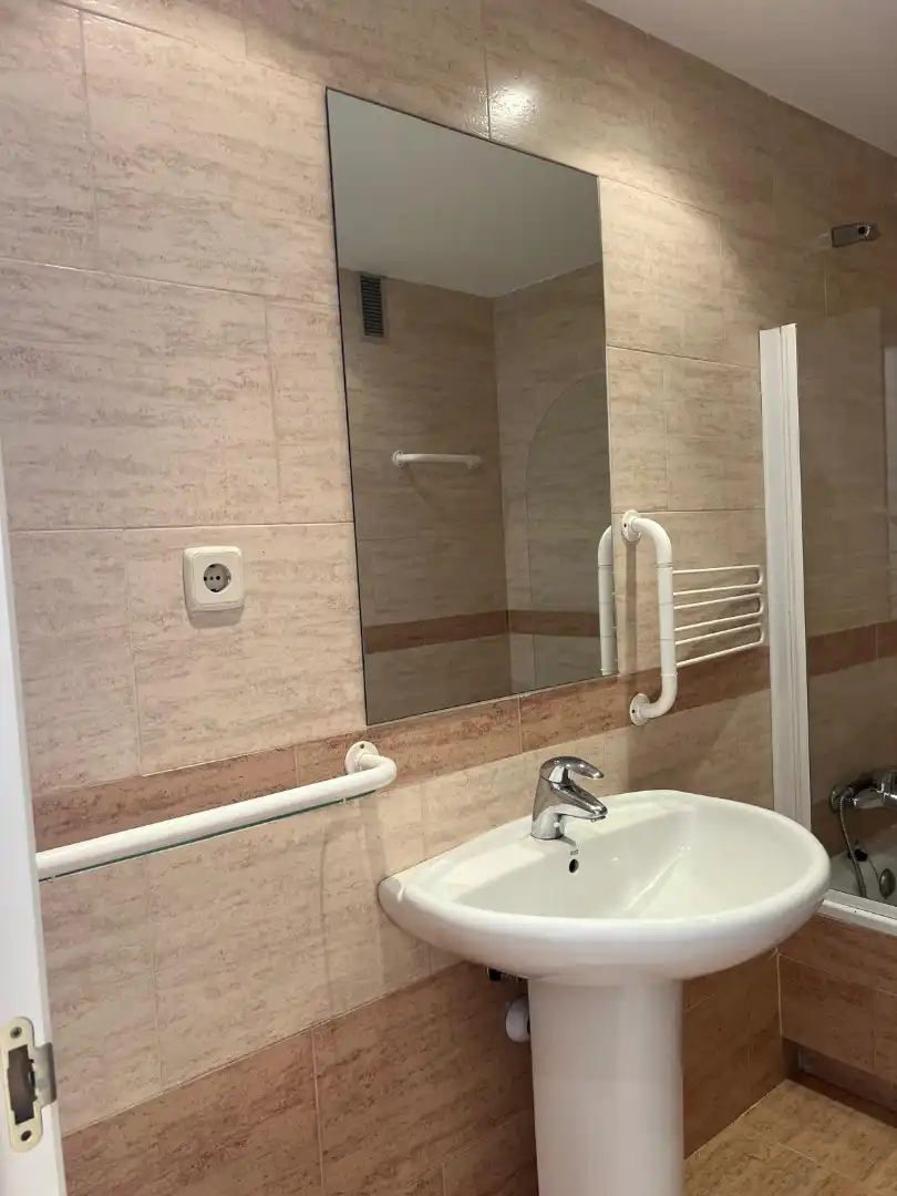 Bathroom of Flat for rent in Madrid  with Air Conditioner, Heating and Parquet flooring
