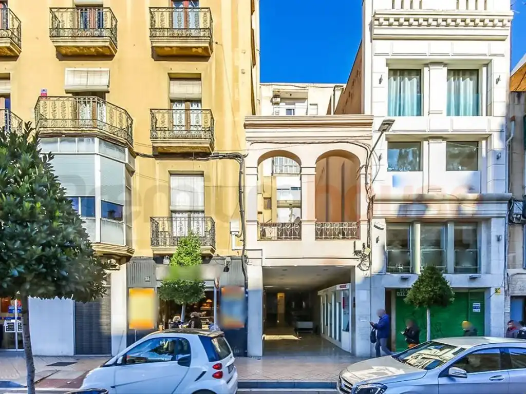 Gewerbefläche zum Verkauf in Avenida de Prat de la Riba
