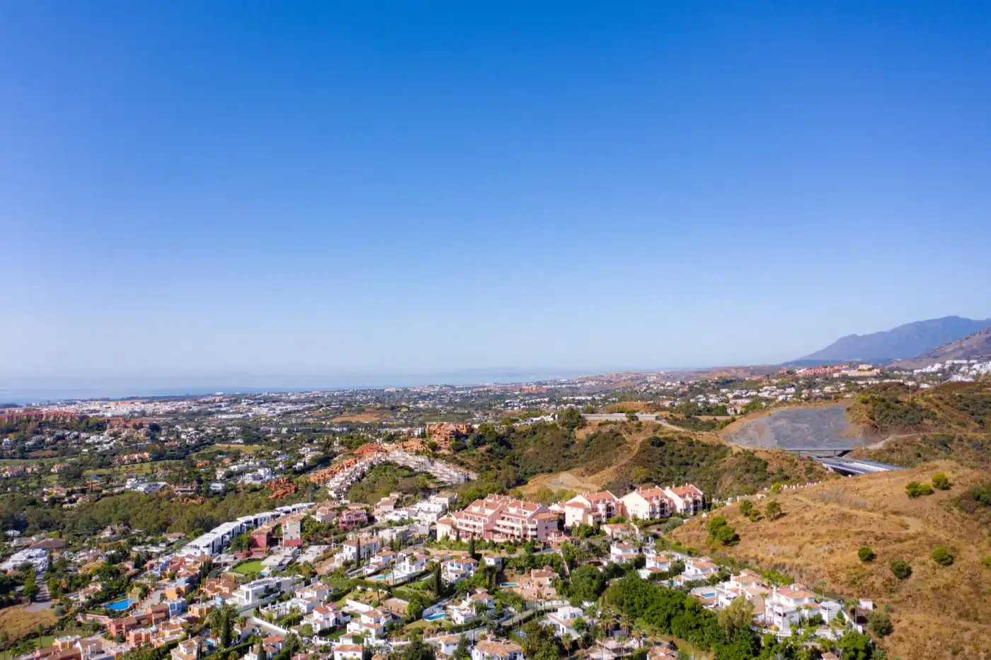Chalet con piscina en venta en Nueva Andalucía, imagen 2