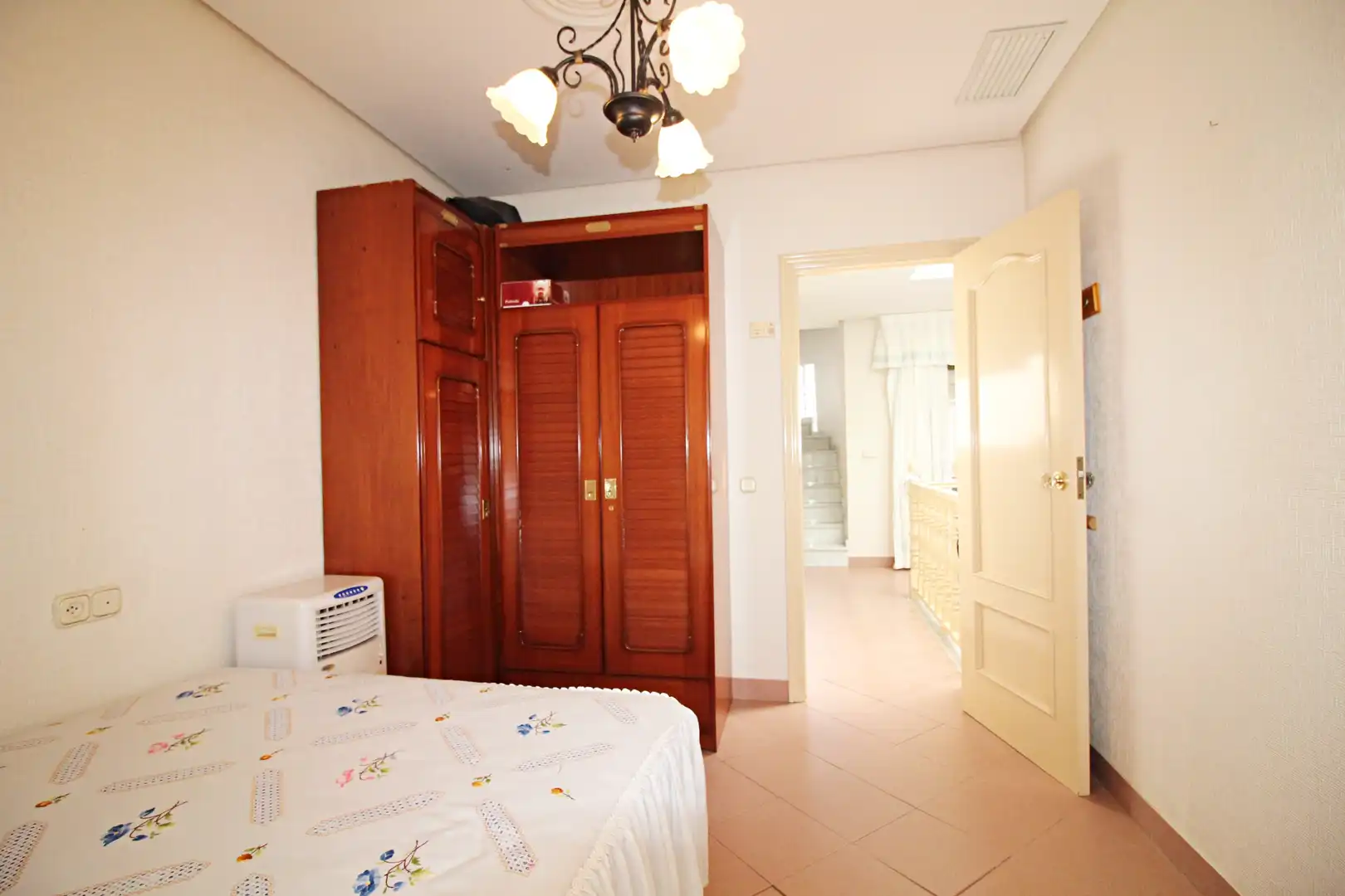 Habitación de Casa adosada en venta en Punta Umbría con Aire acondicionado, Terraza y Trastero