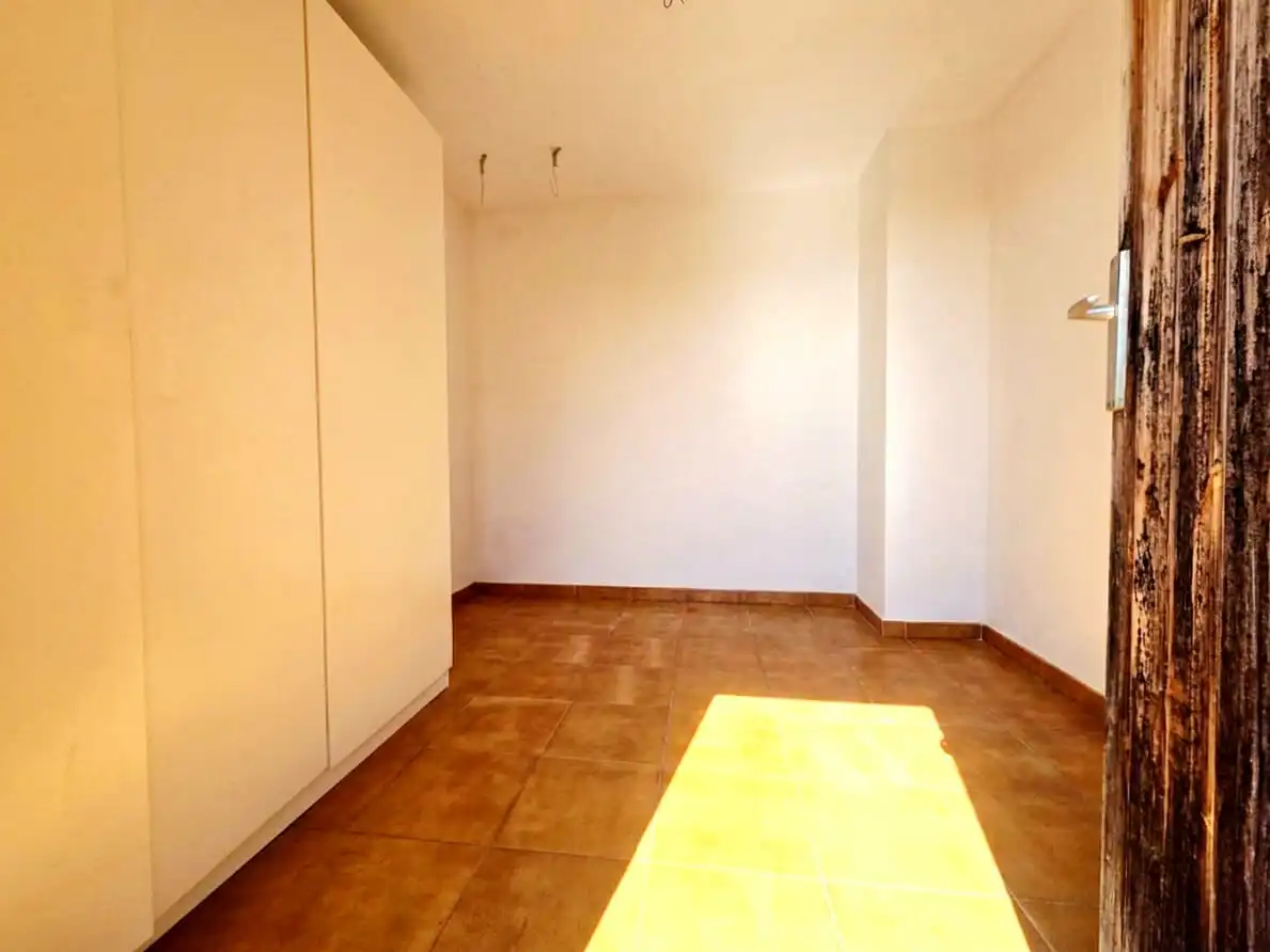 Schlafzimmer von Einfamilien-Reihenhaus zum Verkauf in Palau-solità i Plegamans mit Klimaanlage, Heizung und Privatgarten