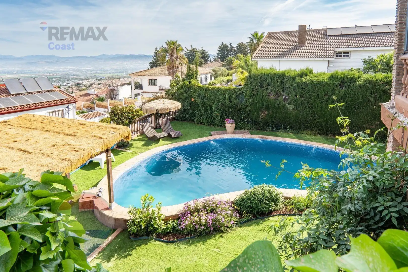 Piscina de Casa o xalet en venda en Alhaurín de la Torre amb Aire condicionat, Calefacció i Jardí privat