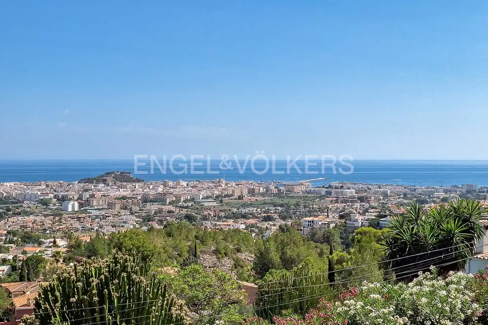 Vista exterior de Casa o xalet en venda en Dénia amb Aire condicionat, Calefacció i Jardí privat