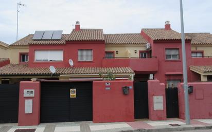 Vista exterior de Casa adosada de lloguer en El Puerto de Santa María amb Terrassa i Balcó