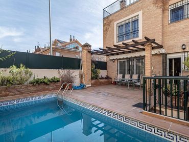 Maison jumelée avec balcon à vendre à Calle DOCTOR LOPEZ FONT