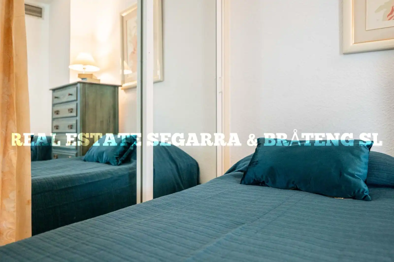 Dormitori de Apartament en venda en Mijas amb Aire condicionat, Terrassa i Moblat