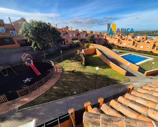 Jardí de Casa adosada en venda en Medina-Sidonia amb Aire condicionat, Terrassa i Piscina