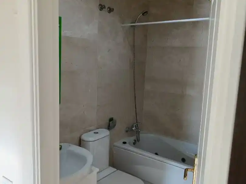 Bany de Pis en venda en Málaga amb Aire condicionat, Traster i Piscina