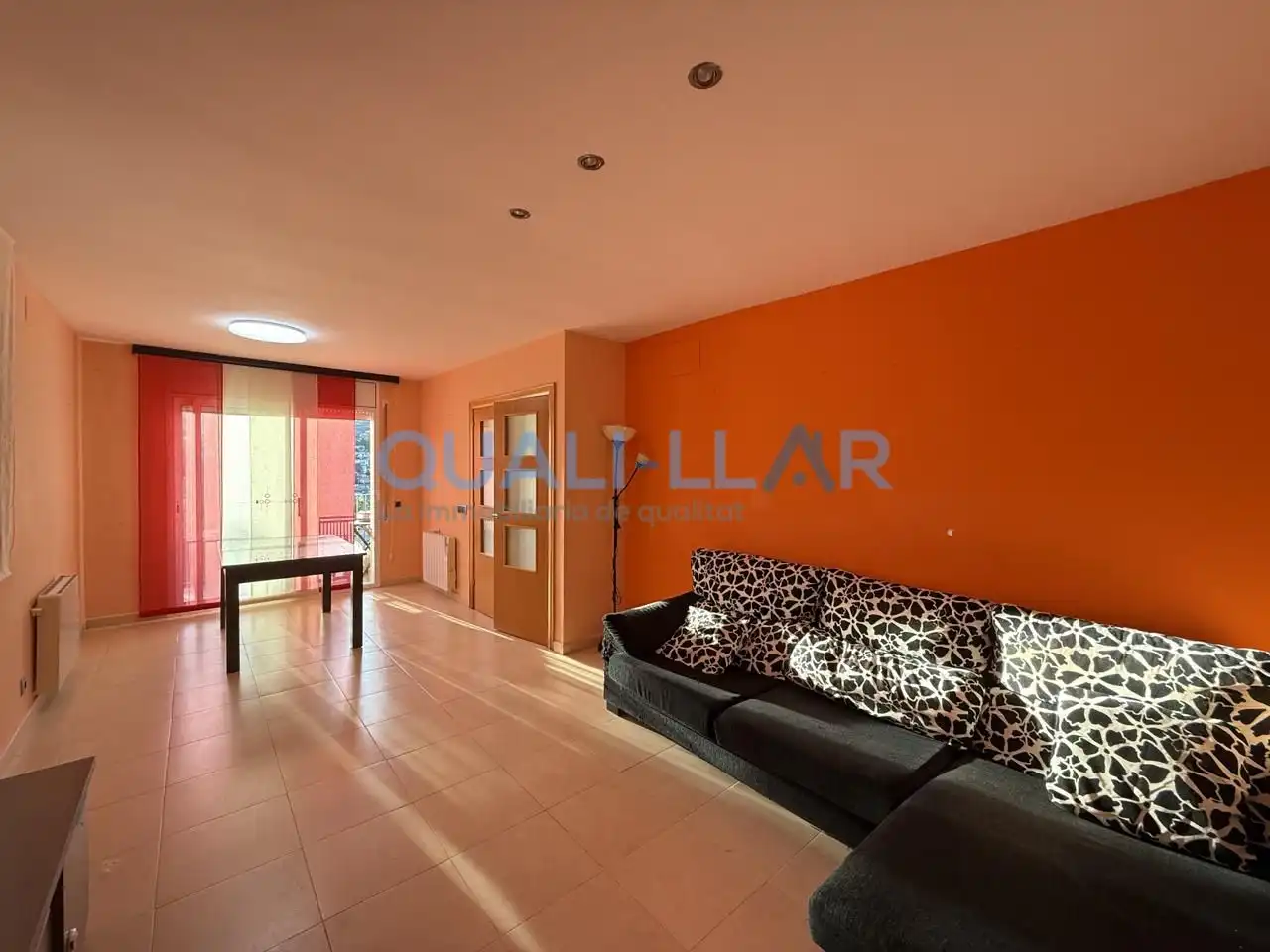 Sala d'estar de Casa o xalet en venda en Cervelló amb Calefacció, Jardí privat i Parquet