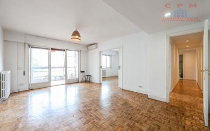 Living room of Flat to rent in  Madrid Capital  with Air Conditioner, Terrace and Balcony