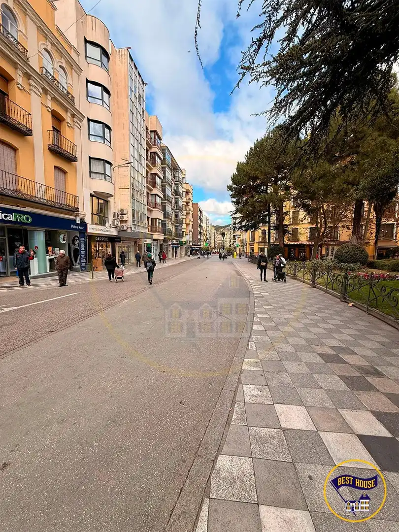 Piso en venta en RAMON Y CAJAL, Centro