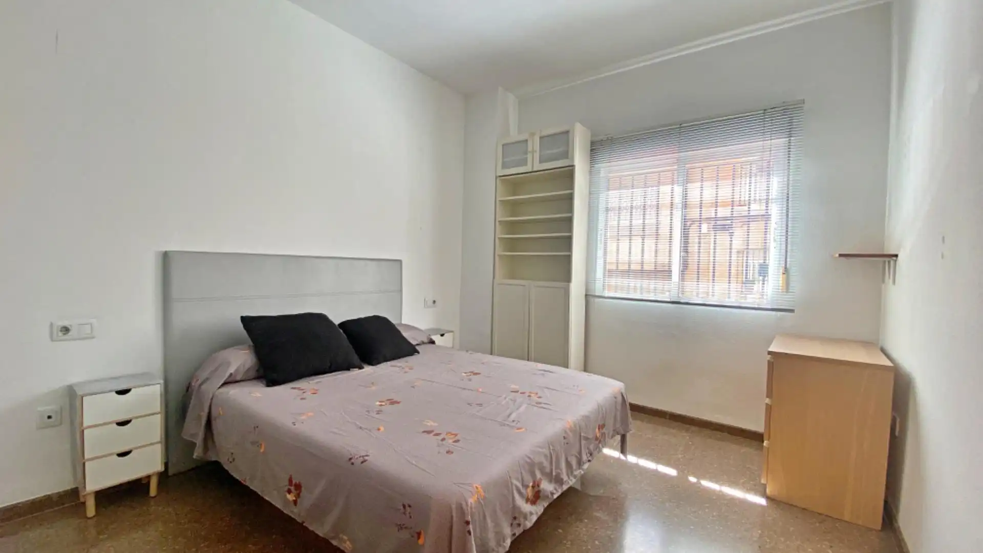 Bajo en venta en Calle CUENCA, imagen 8