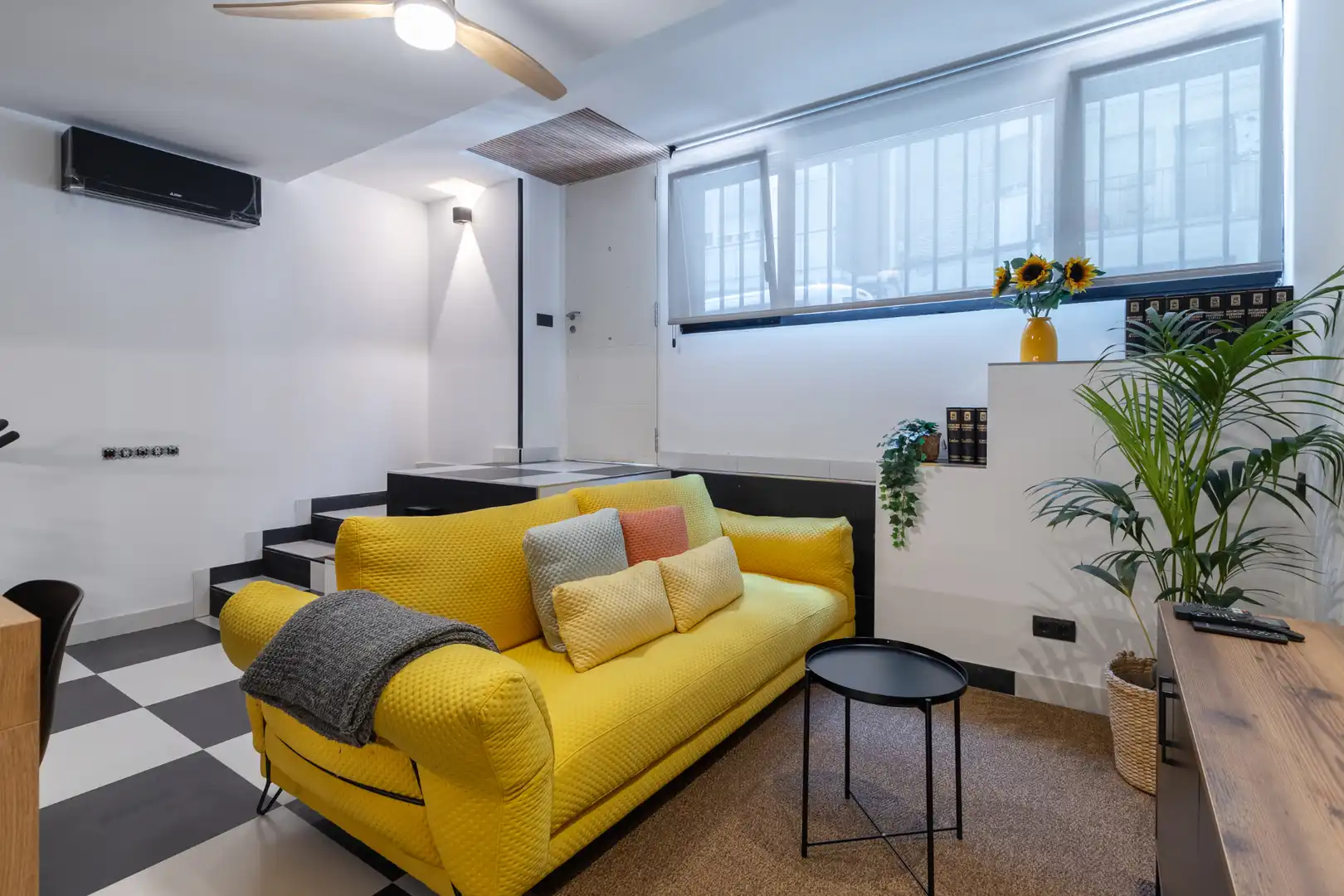 Sala de estar de Apartamento de alquiler en Madrid con Aire acondicionado, Calefacción y Amueblado