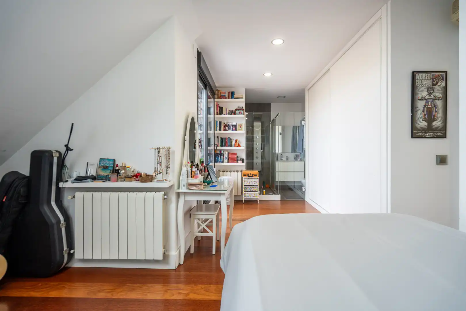 Habitación de Casa adosada en venta en Las Rozas de Madrid con Aire acondicionado, Calefacción y Jardín privado