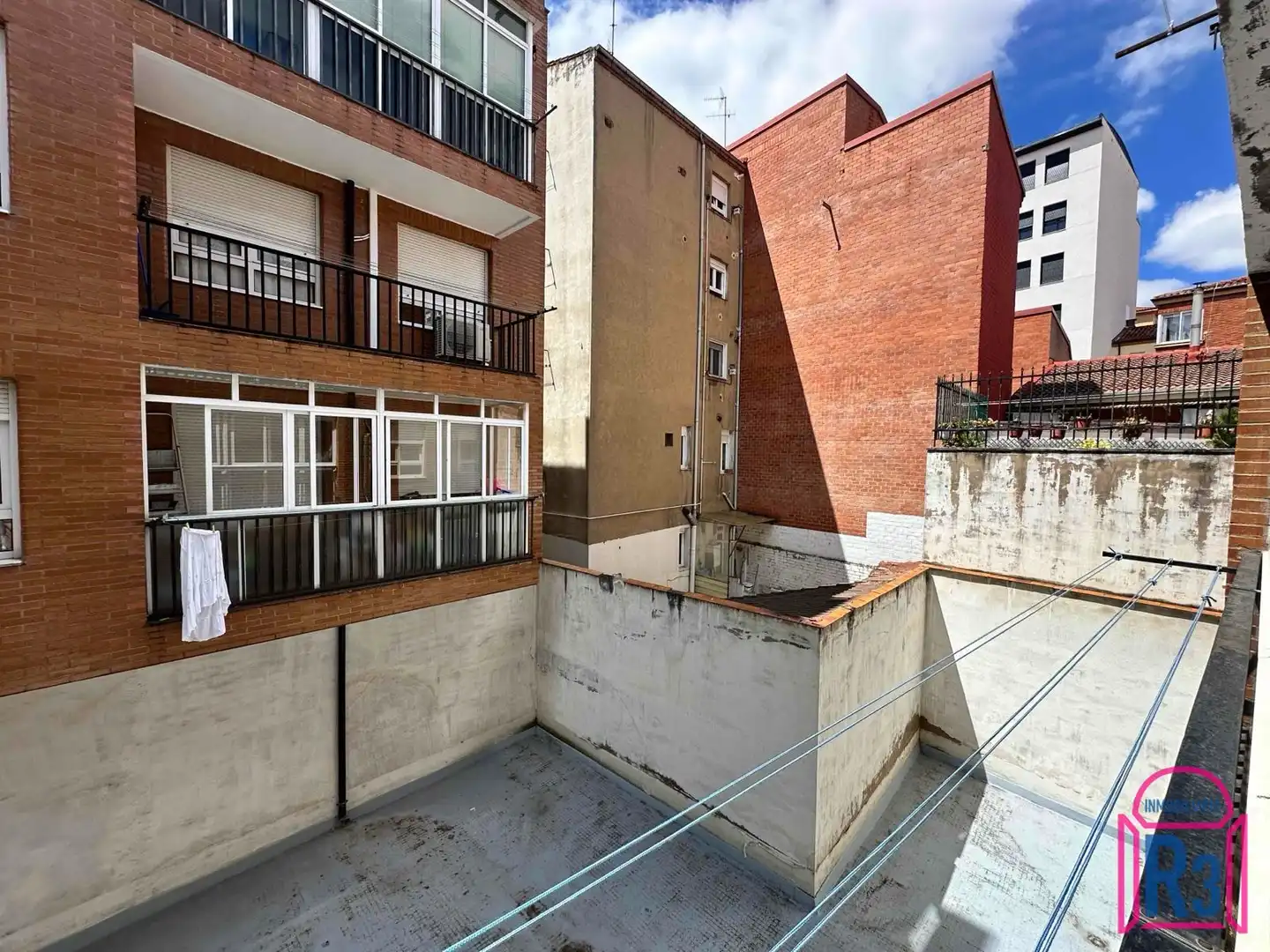 Exterior view of Flat for sale in León Capital   with Heating, Terrace and Storage room