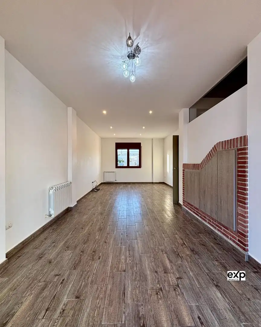 Sala d'estar de Casa o xalet en venda en Deltebre amb Calefacció, Terrassa i Balcó