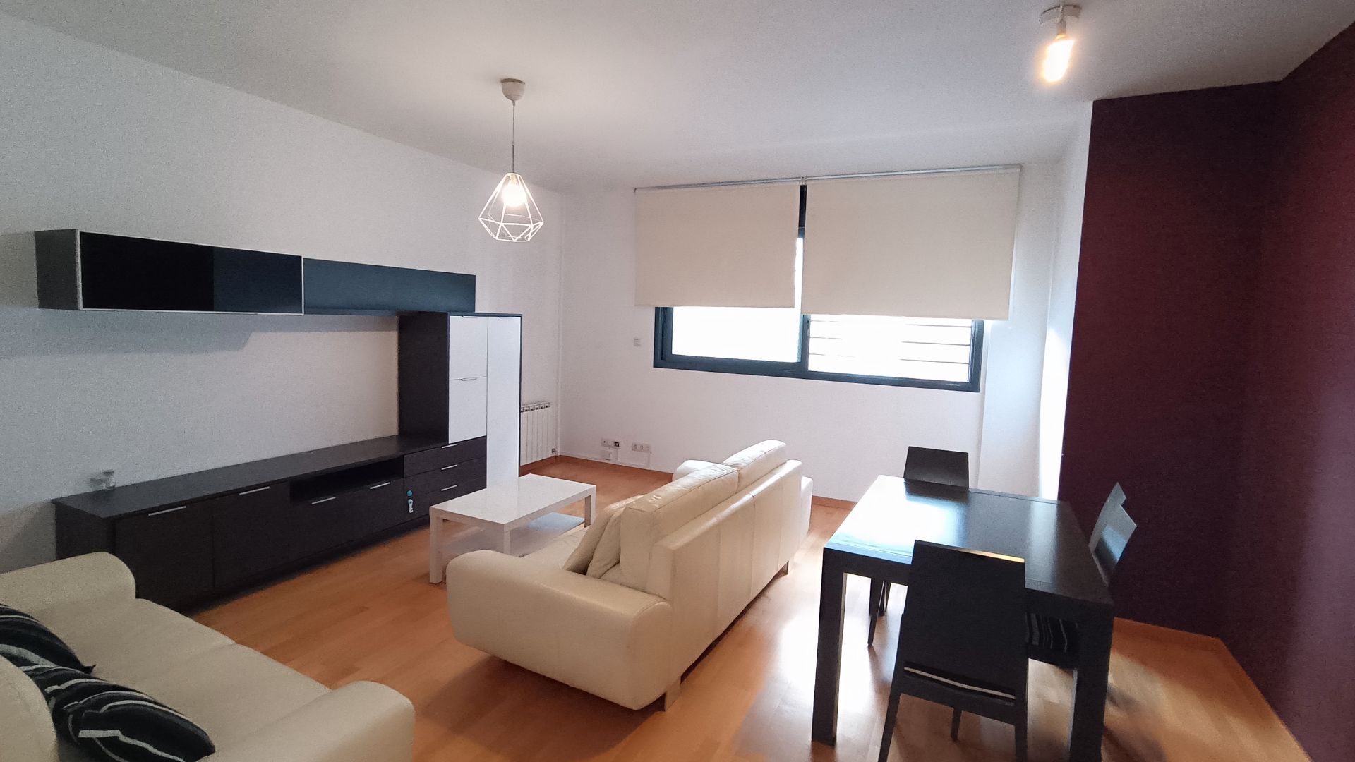 Sala d'estar de Pis en venda en Cornellà de Llobregat amb Aire condicionat, Calefacció i Parquet