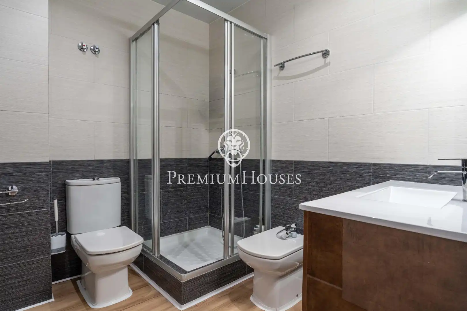 Bathroom of Detached homes for sale in Vilanova i la Geltrú  with Air Conditioner, Heating and Storage room