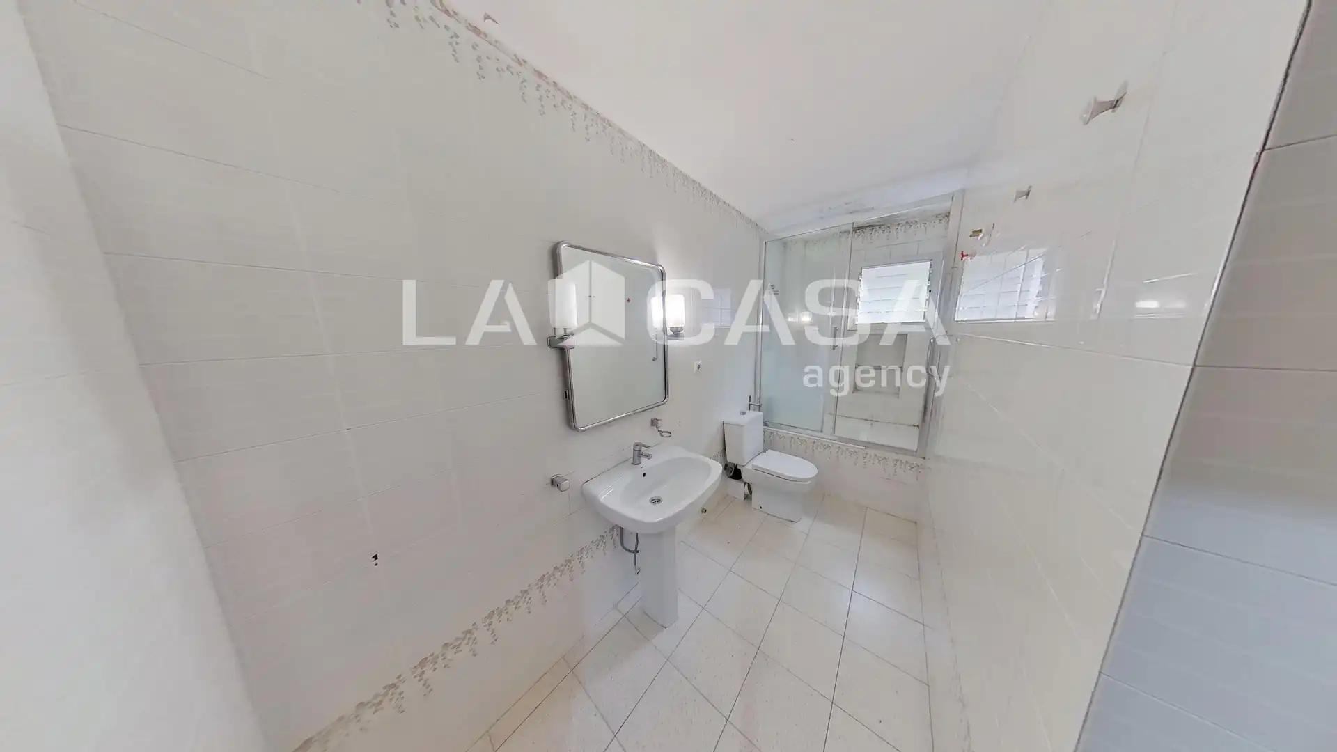 Baño de Piso en venta en Barcelona con Trastero y Balcón
