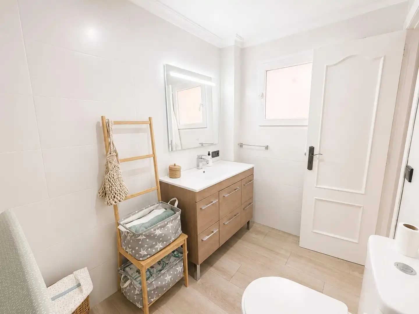 Baño de Apartamento en venta en Elche / Elx con Aire acondicionado, Terraza y Trastero