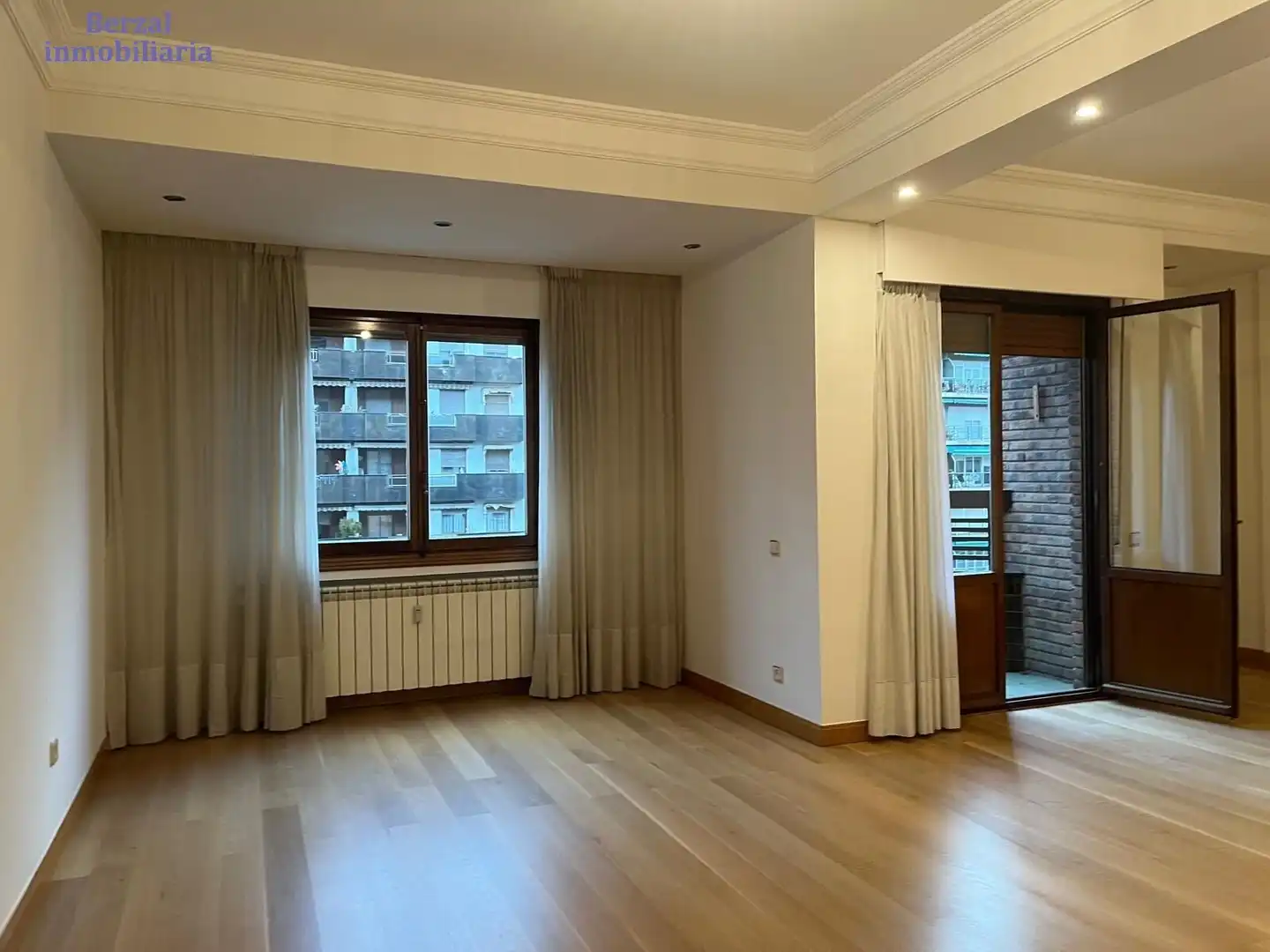Living room of Flat for rent in  Logroño  with Heating, Terrace and Storage room