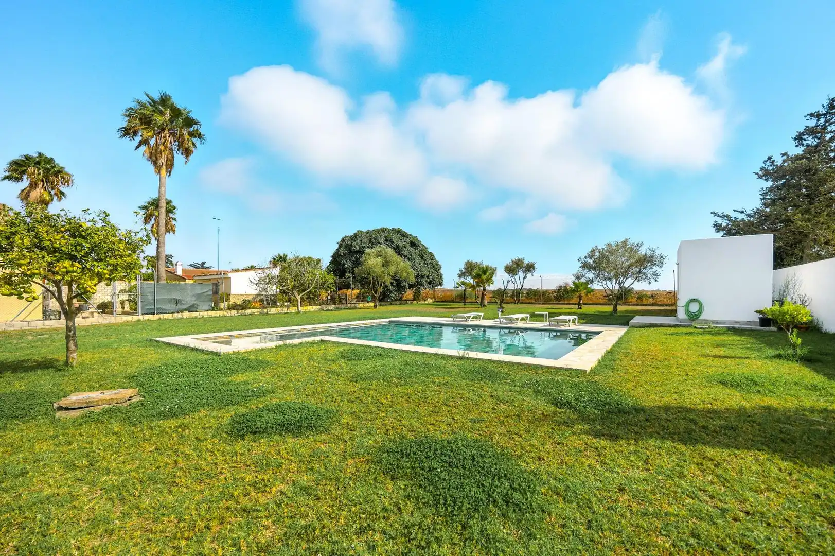Piscina de Casa o xalet en venda en Chiclana de la Frontera amb Jardí privat, Traster i Piscina