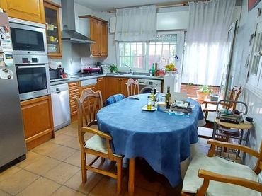 Detached house with garden for sale in Husillo
