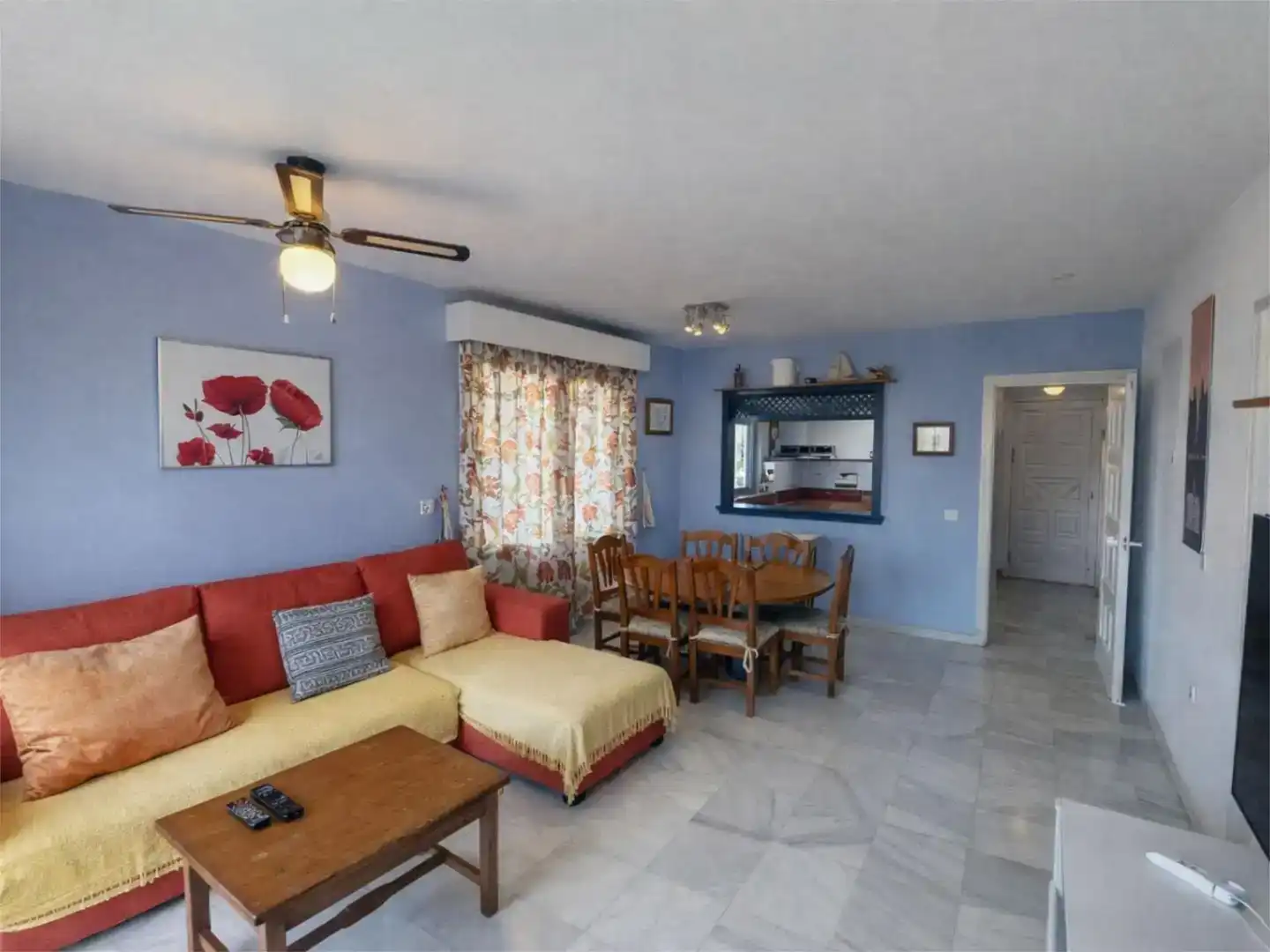 Sala de estar de Piso en venta en Roquetas de Mar con Aire acondicionado, Piscina y Amueblado