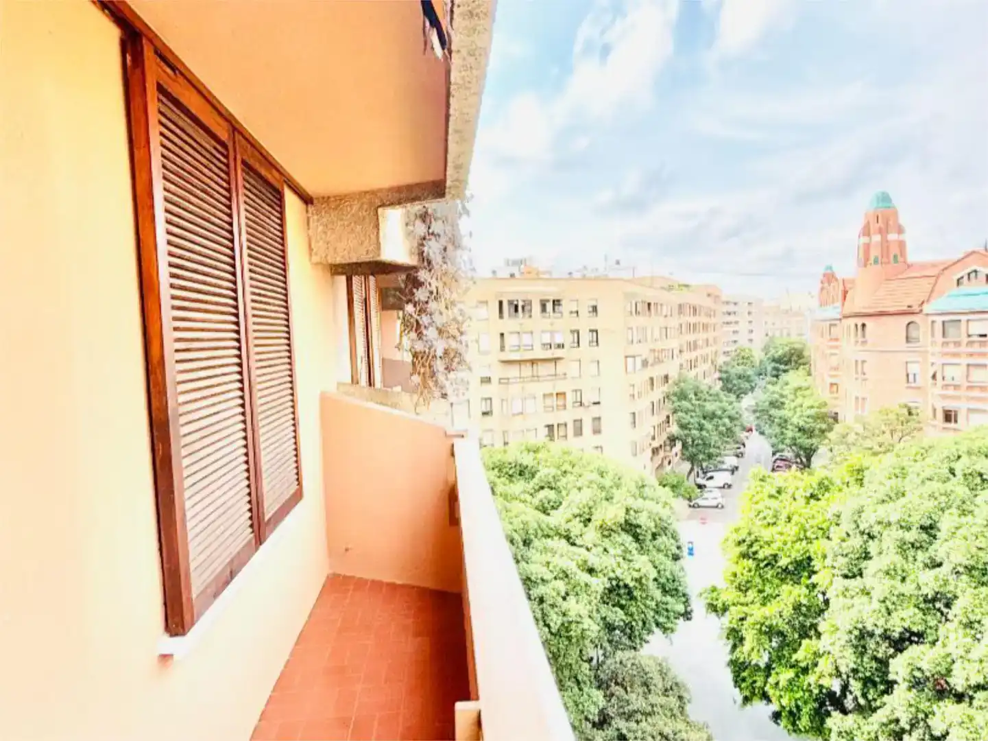 Außenansicht von Wohnung zur Miete in  Valencia Capital mit Klimaanlage und Balkon