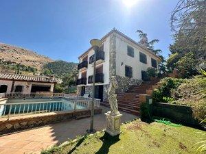 Vista exterior de Casa o xalet en venda en Alfacar amb Aire condicionat, Terrassa i Piscina