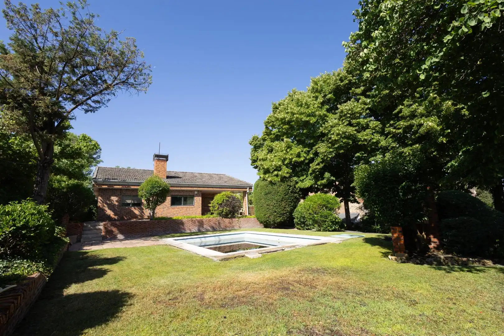 Jardín de Casa o chalet en venta en Boadilla del Monte con Calefacción, Trastero y Piscina