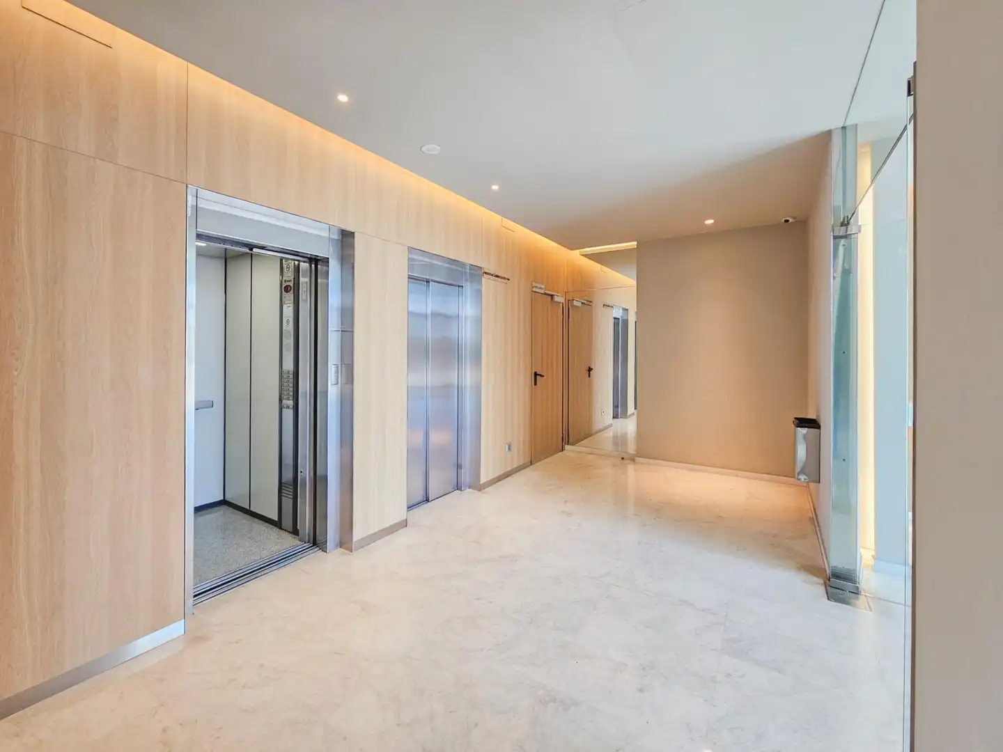 Wohnung zum Verkauf in Barcelona mit Klimaanlage, Heizung und Balkon