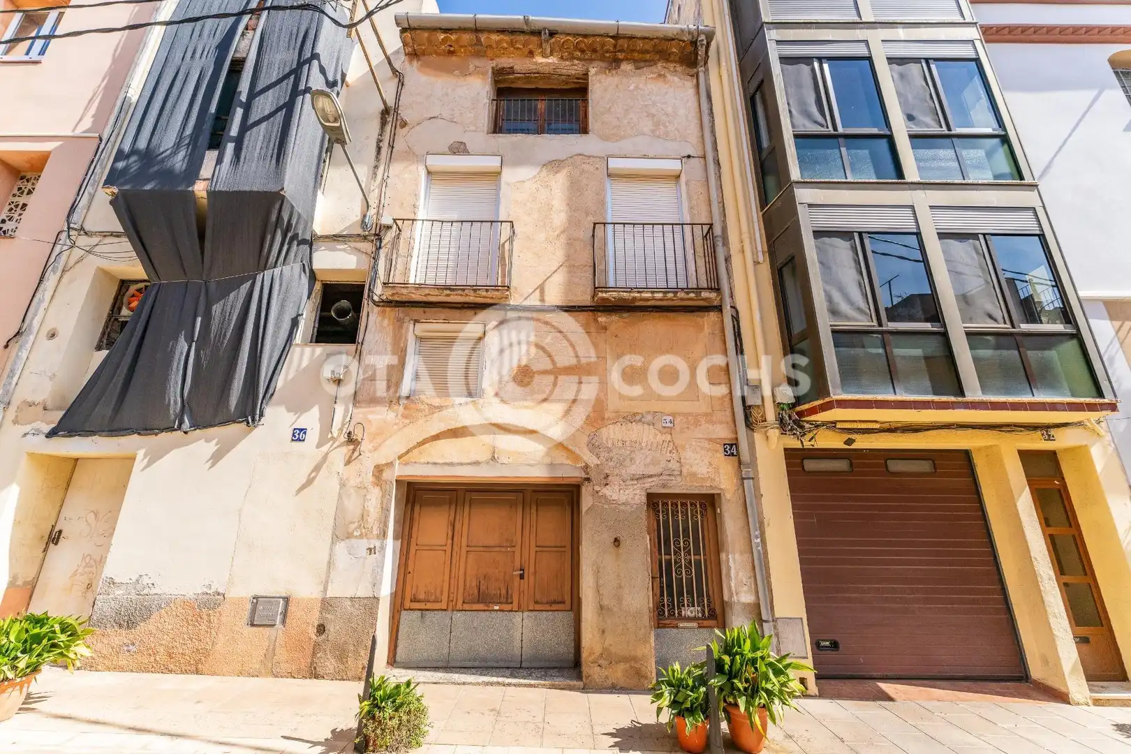 Vista exterior de Casa adosada en venta en Montbrió del Camp con Balcón