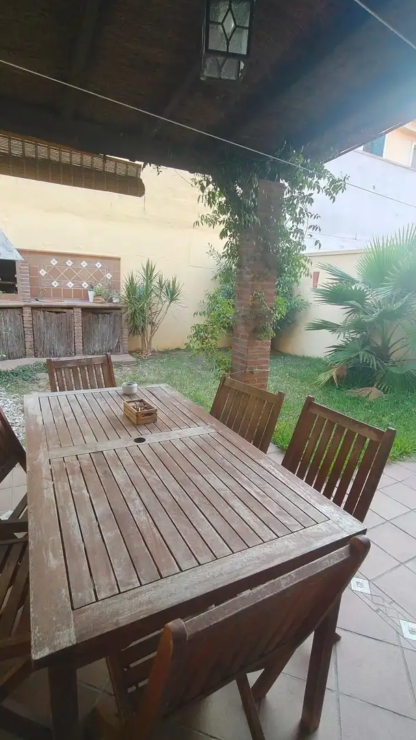 Terrasse von Einfamilien-Reihenhaus zur Miete in Algeciras mit Privatgarten und Möbliert