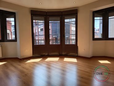 Appartement avec balcon à louer à CL CASIMIRO VELASCO