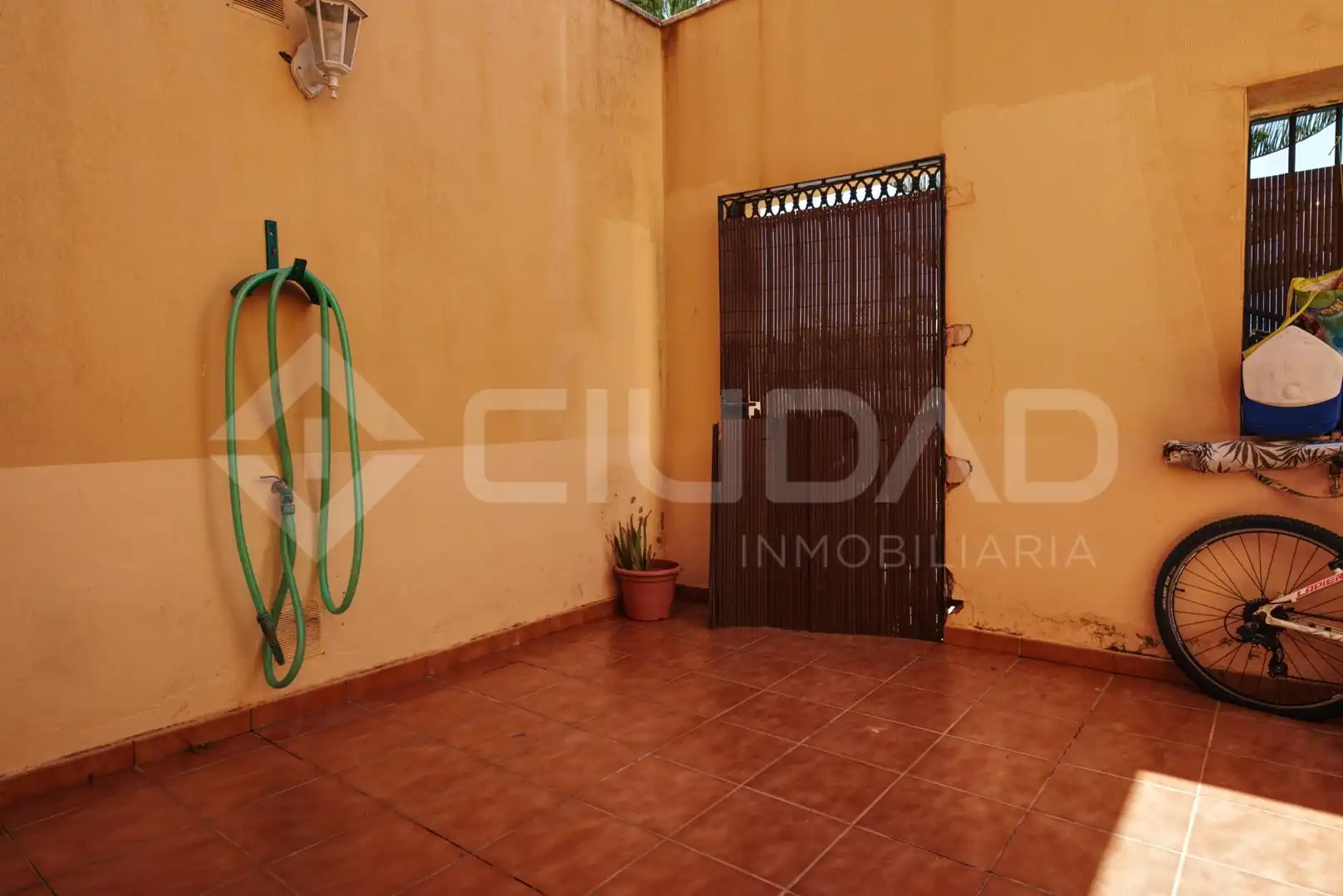 Jardín de Casa adosada en venta en Sanlúcar de Barrameda con Jardín privado, Terraza y Piscina comunitaria