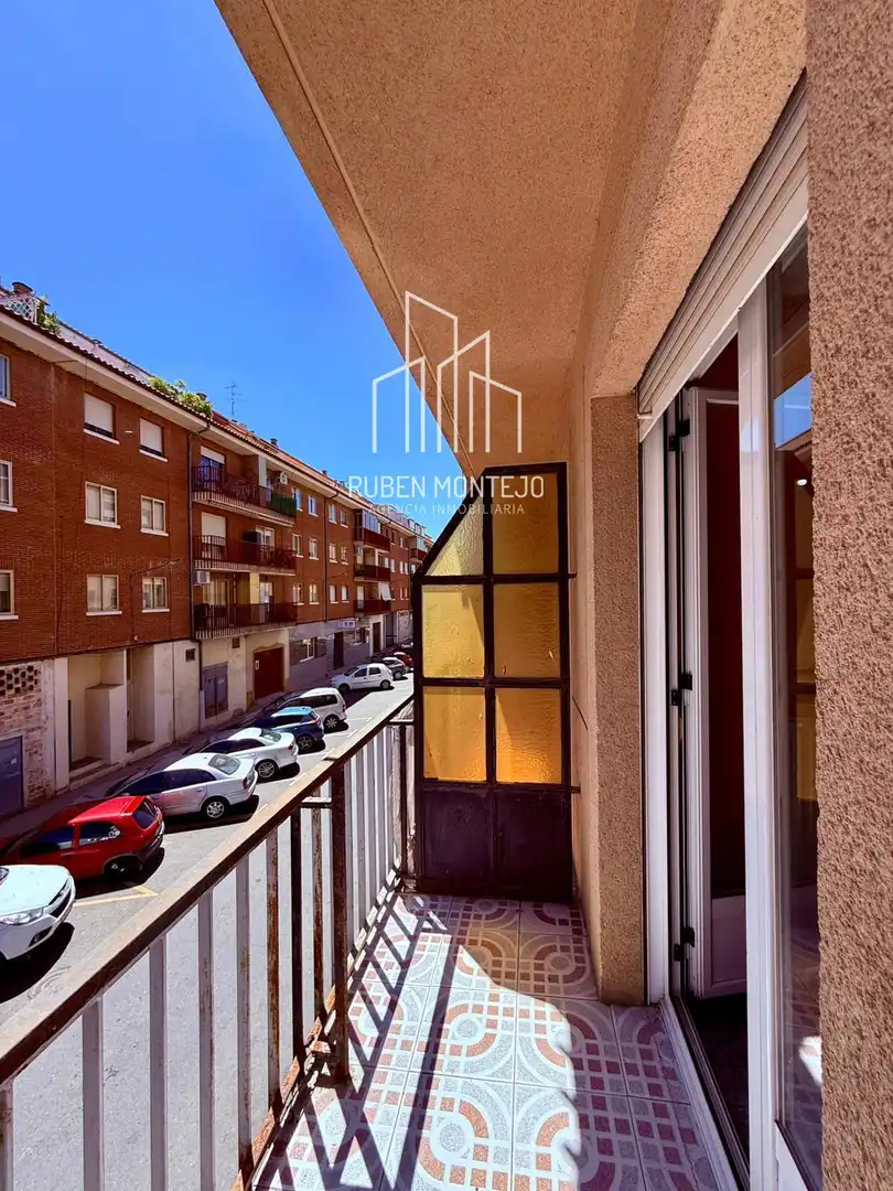 Vista exterior de Piso en venta en Santa Marta de Tormes con Calefacción y Terraza
