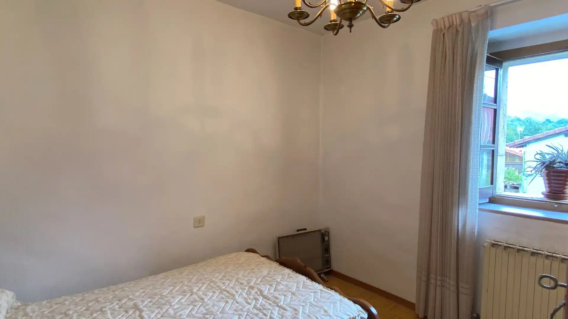 Bedroom of Houses for sale in Onís  with Heating