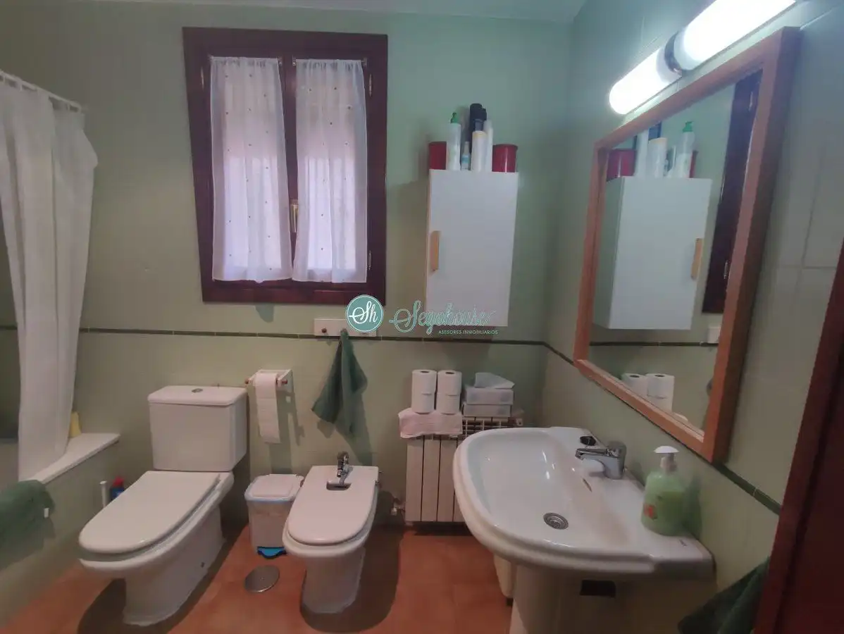 Bathroom of Flat for sale in Segovia  with Heating