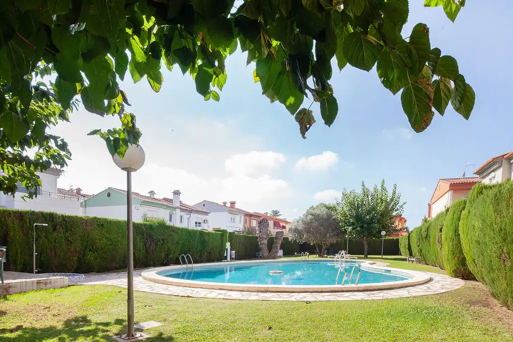 Piscina de Casa o xalet en venda en Park Nord - Casona